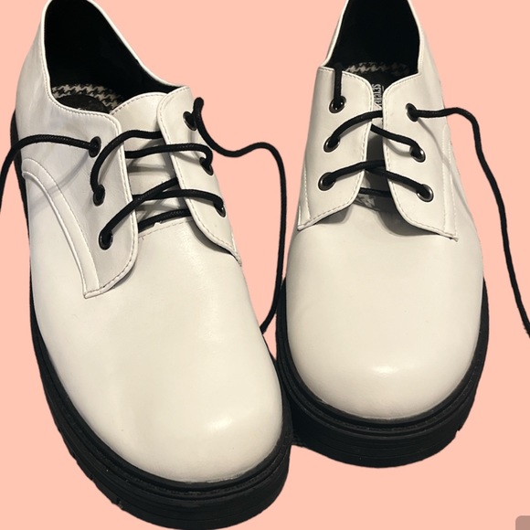 Black and White Oxford Shoes Seychelles size 11 - Picture 1 of 2